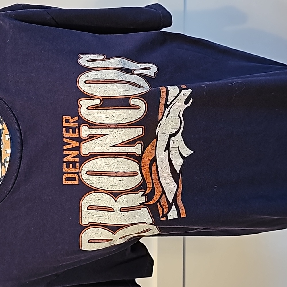 Denver Broncos tee shirt size L - Picture 3 of 4